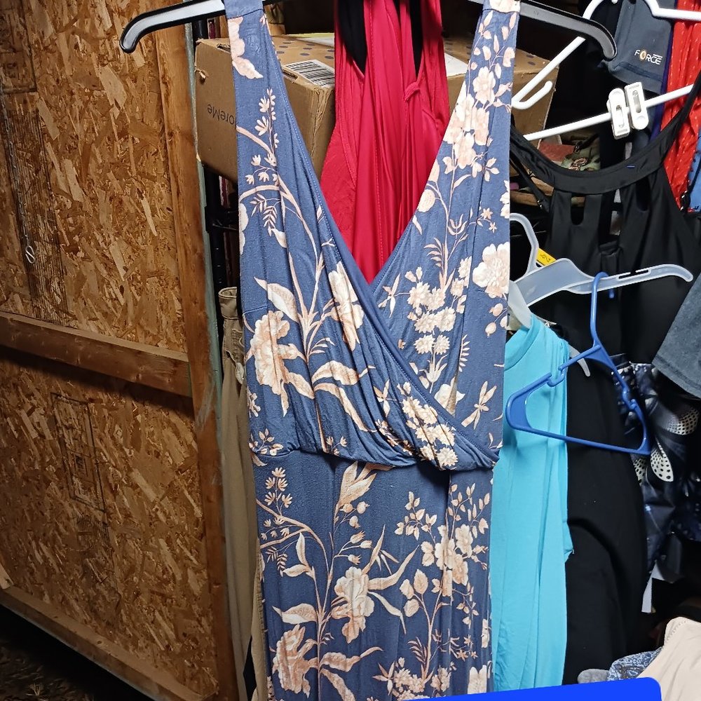 L o f t dress with back out